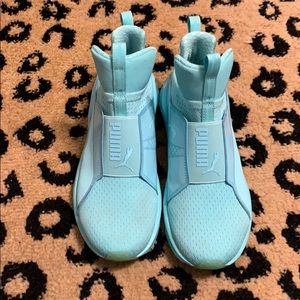 Hardly worn high top Pumas